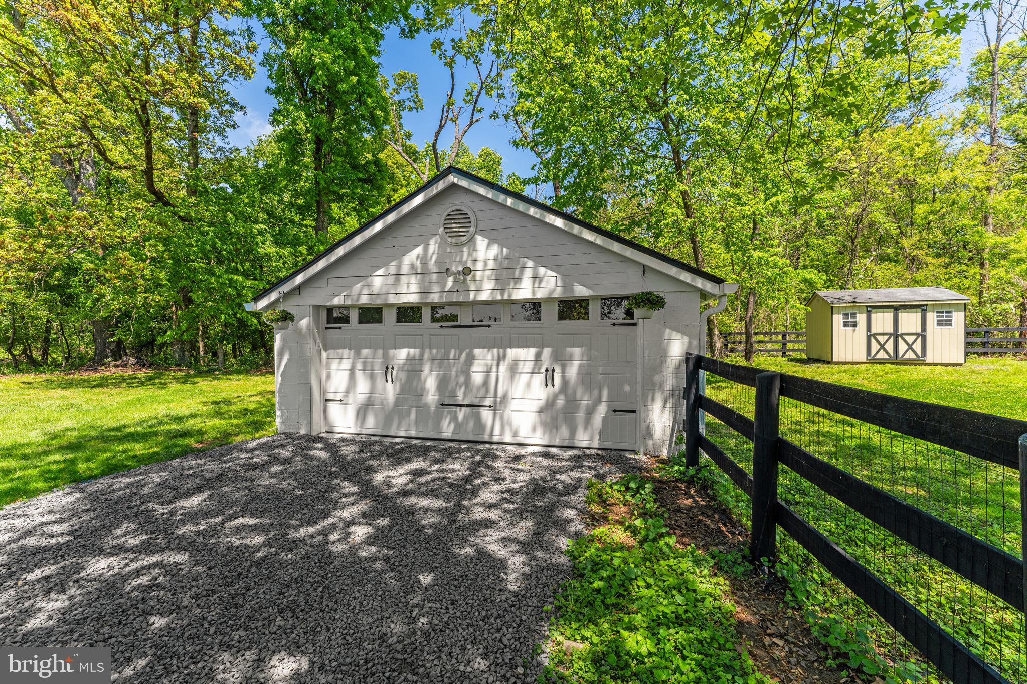 33960 Welbourne Road Upperville, VA 20184 - Photo 42 of 43 Charming garage nestled in nature.