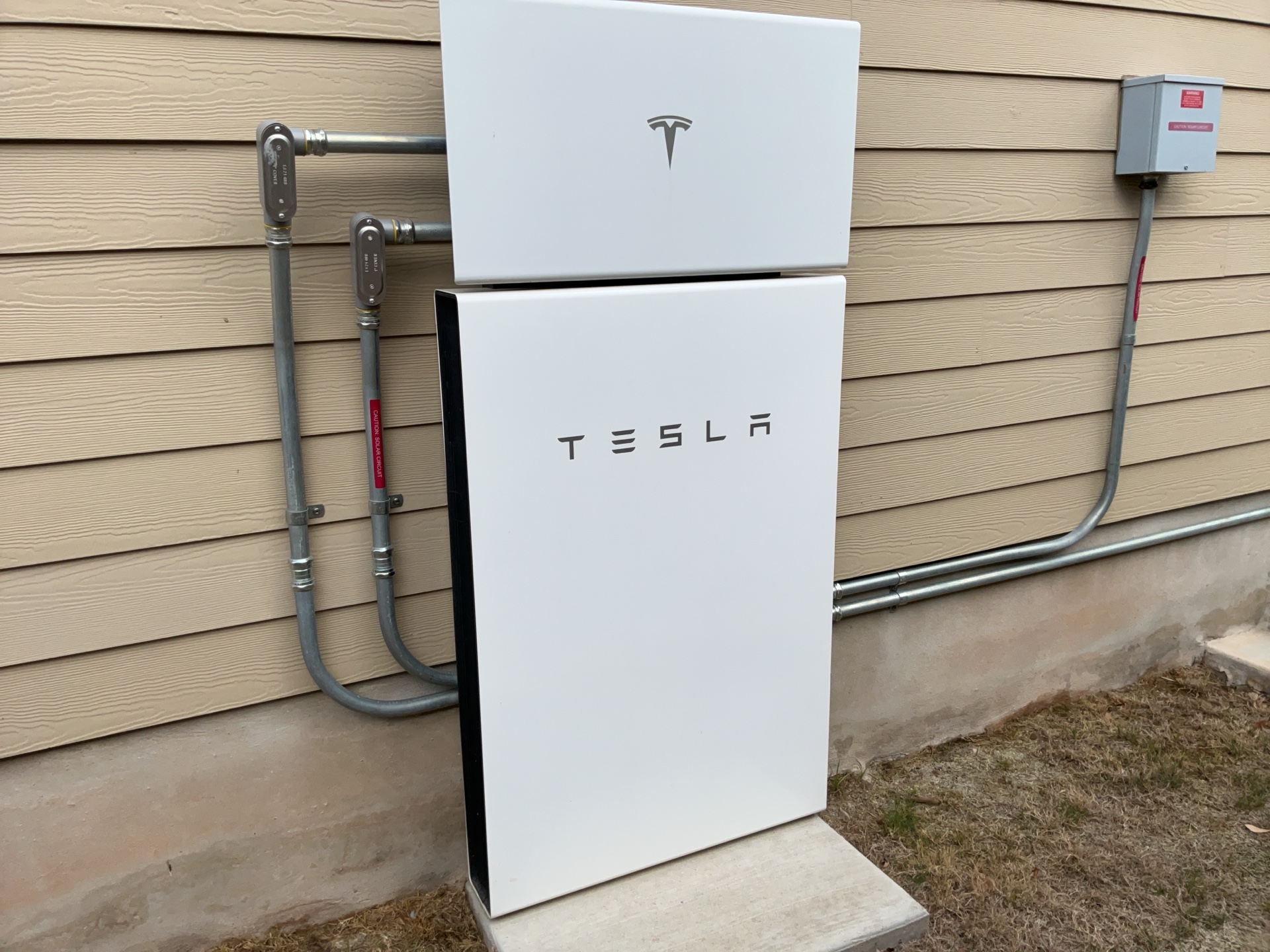 8315 Laughlin Lane Austin, TX 78744 - Photo 21 of 23 Exterior view of wall-mounted power storage