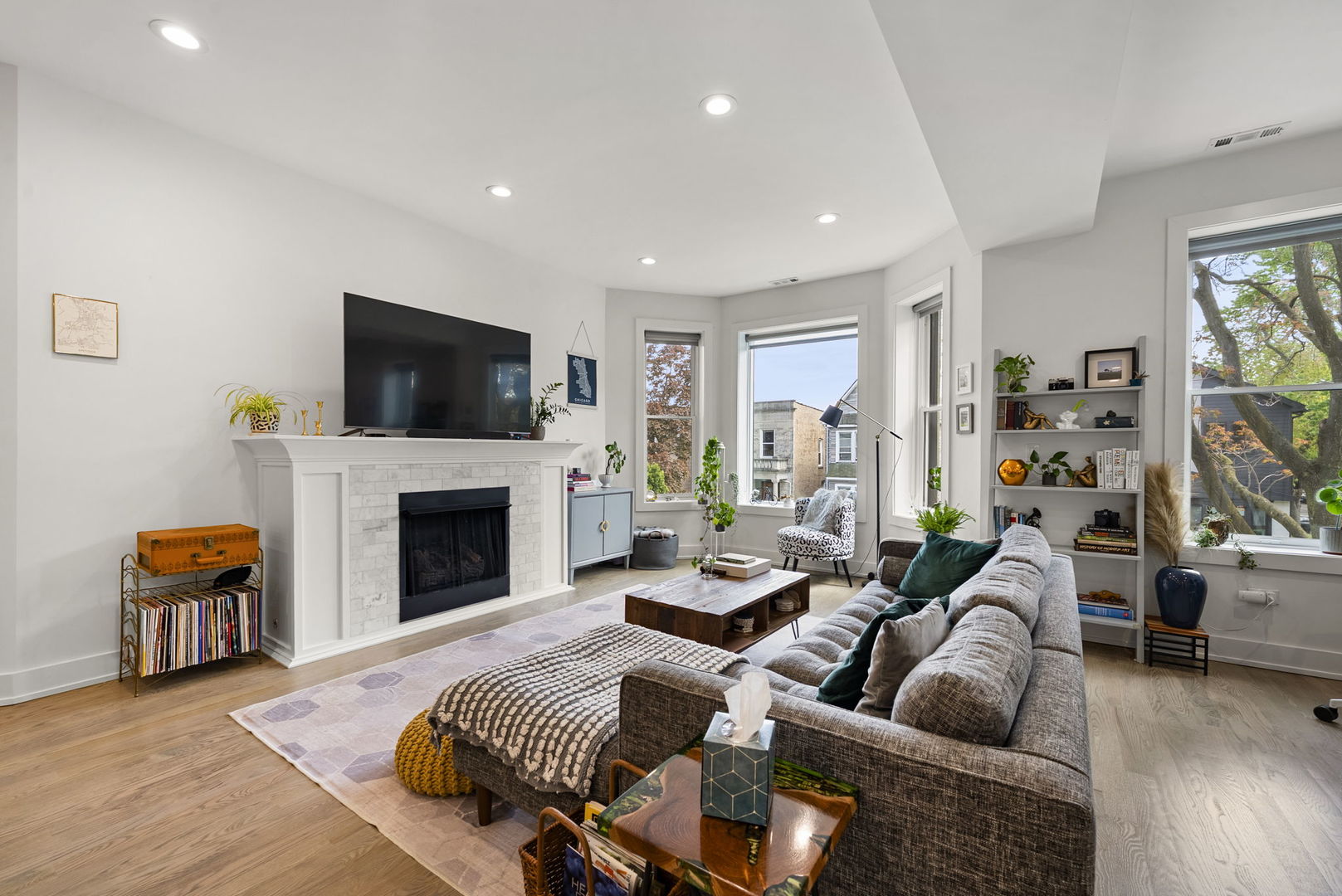 3432 West Belden Avenue, Unit 2 Chicago, IL 60647 - Photo 4 of 33