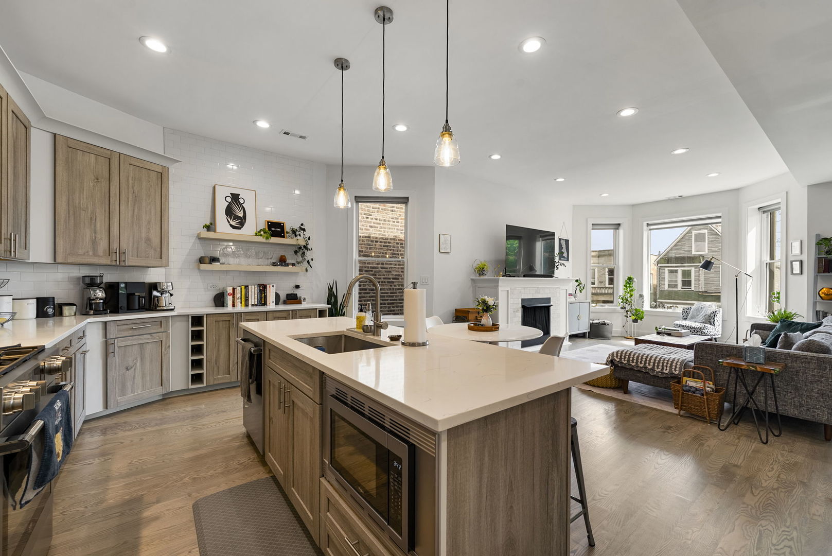 3432 West Belden Avenue, Unit 2 Chicago, IL 60647 - Photo 10 of 33