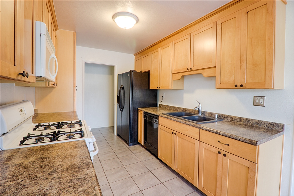 4212 Vista Del Rio Way, Unit 7 Oceanside, CA 92057 - Photo 3 of 25 Gallery Image 3