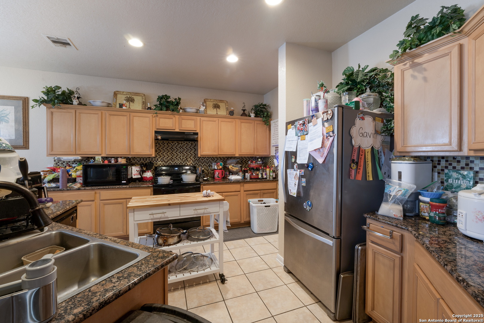 144 Springtree Bluff Cibolo, TX 78108 - Photo 16 of 37 a kitchen that has a lot of cabinets a refrigerator and a stove