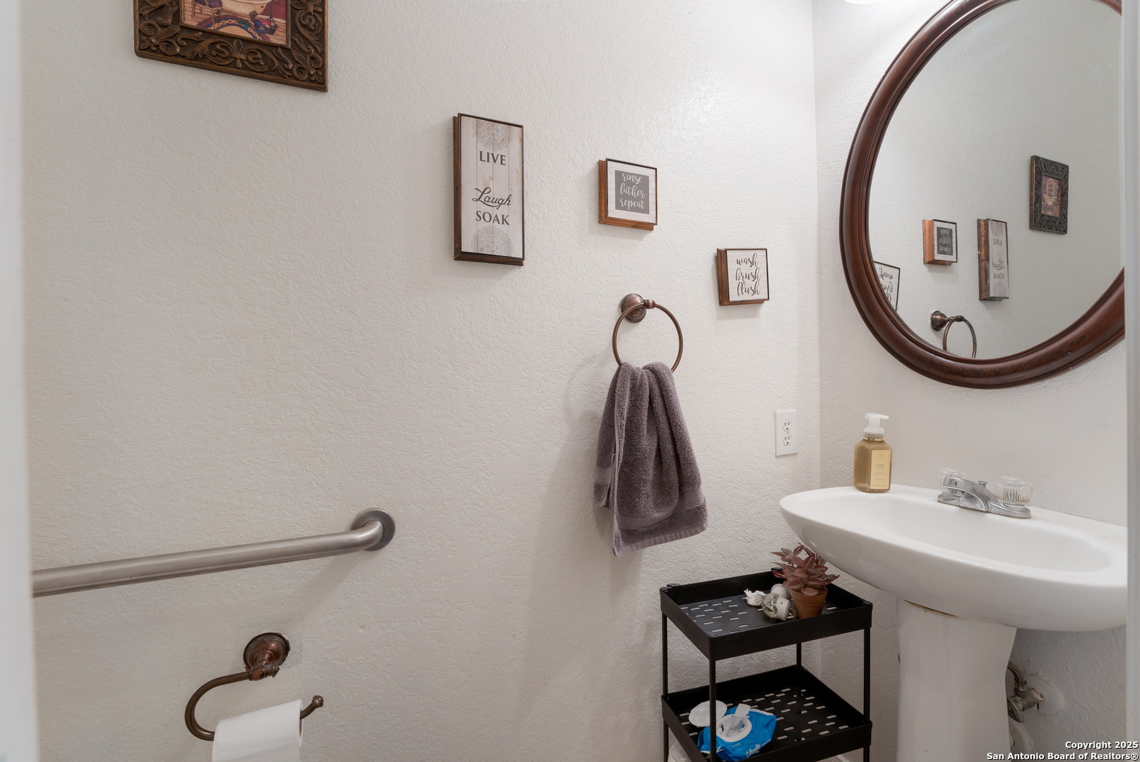144 Springtree Bluff Cibolo, TX 78108 - Photo 30 of 37 a bathroom with a sink and a mirror
