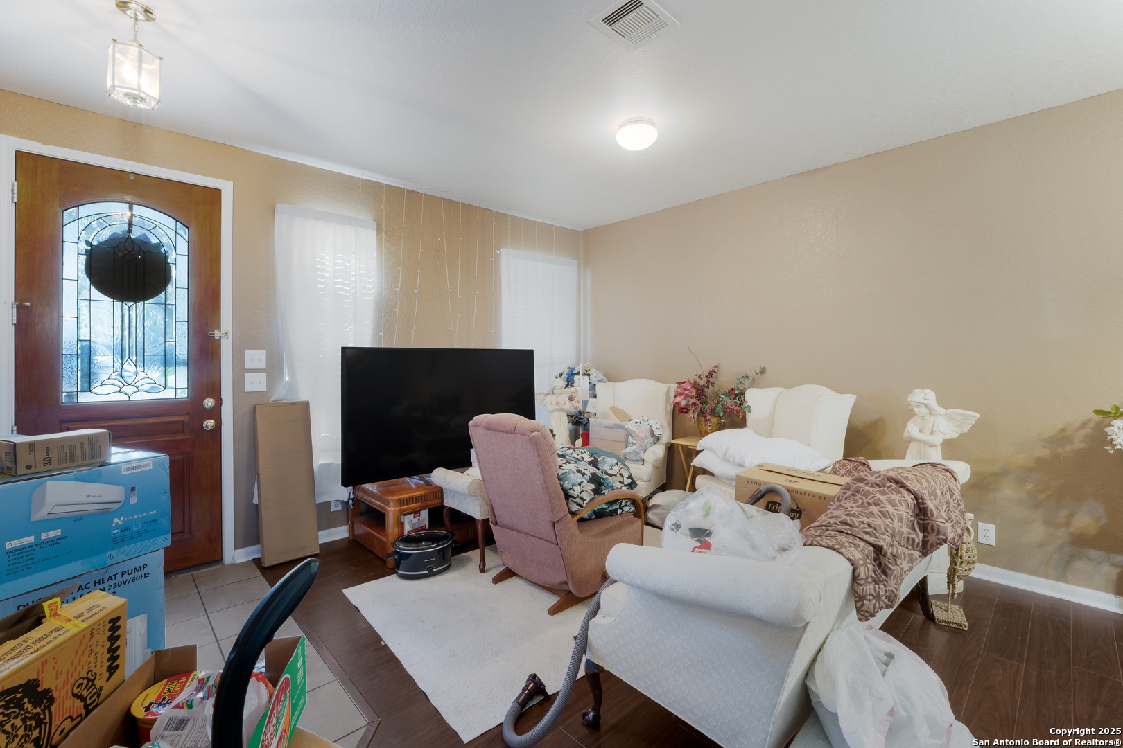 144 Springtree Bluff Cibolo, TX 78108 - Photo 6 of 37 a living room with furniture and wooden floor