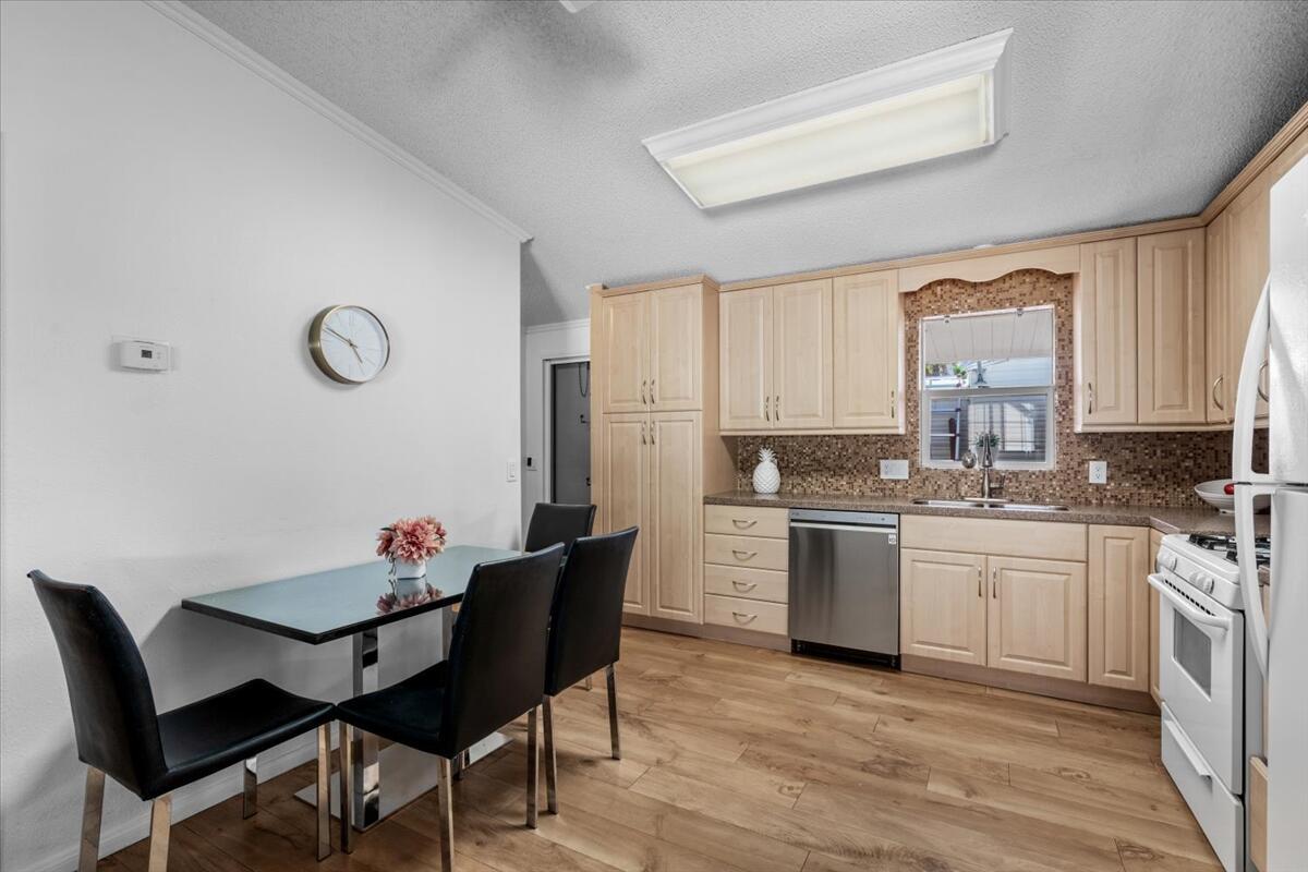 191 Geronimo Street Palm Springs, CA 92264 - Photo 8 of 25 8