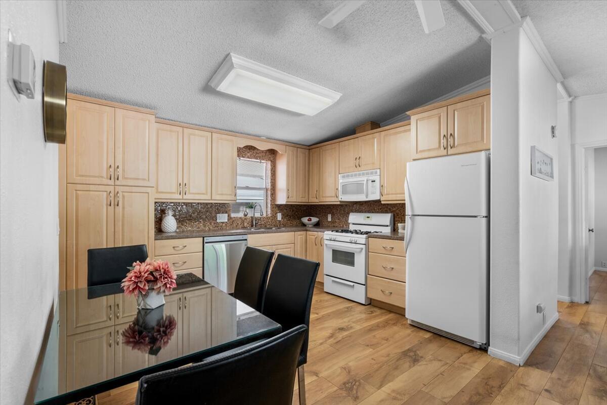 191 Geronimo Street Palm Springs, CA 92264 - Photo 9 of 25 9