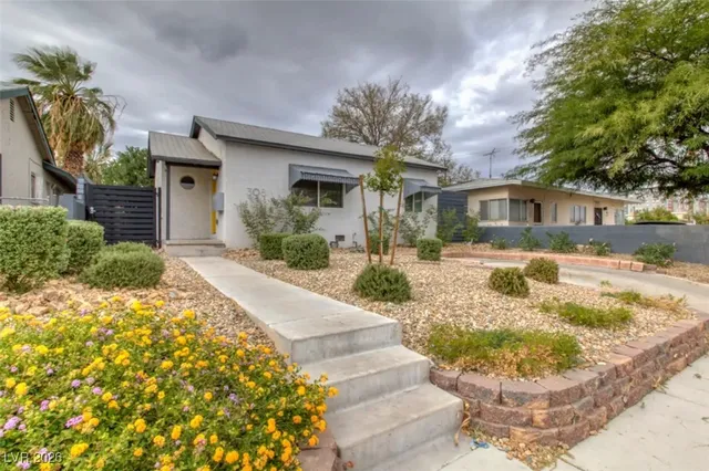 $2,200 | 308 South 10th Street, Unit 1, Las Vegas, NV 89101