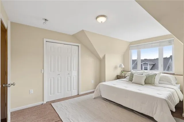 a view of a livingroom with a workspace