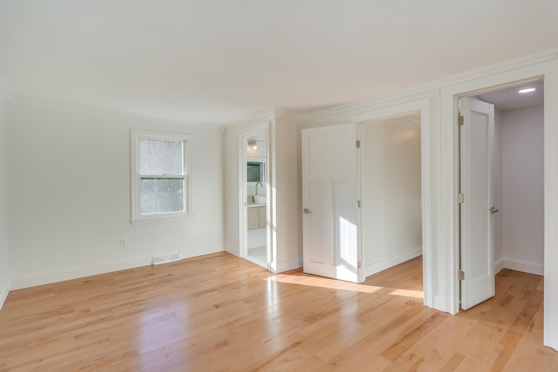 35 North 40 Road Eastham, MA 02642 - Photo 41 of 70 Second Upper level bedroom with ensuite