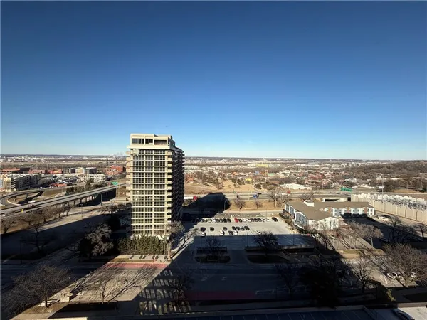 $1,950 | 600 East 8th Street, Unit TSG, Kansas City, MO 64106