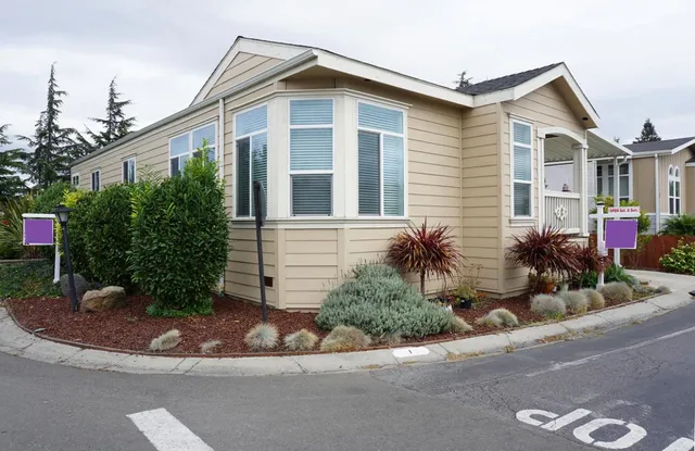 a view of a house with a small yard and plants