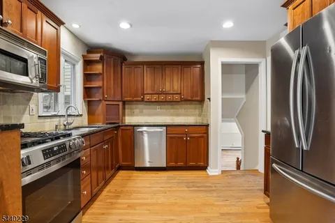$945,000 | 63 Edgewood Drive, Florham Park, NJ 07932