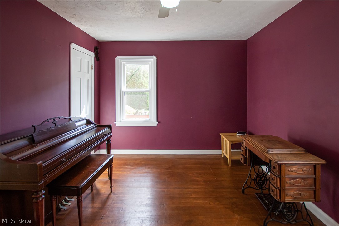 1571 Felton Road Cleveland, OH 44121 - Photo 16 of 34