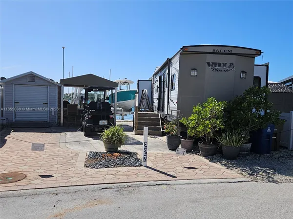 $985,000 | 325 Calusa Street, Key Largo, FL 33037