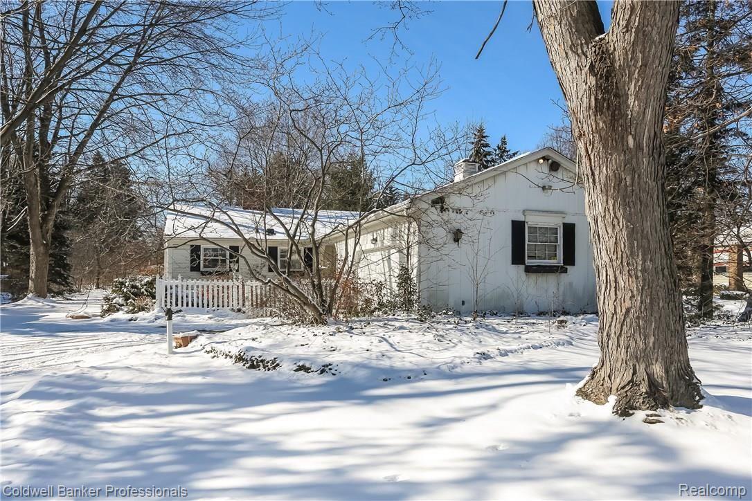 14001 Newburgh Road Livonia, MI 48150 - Photo 3 of 39 002-Front_View-5284006-large.jpg