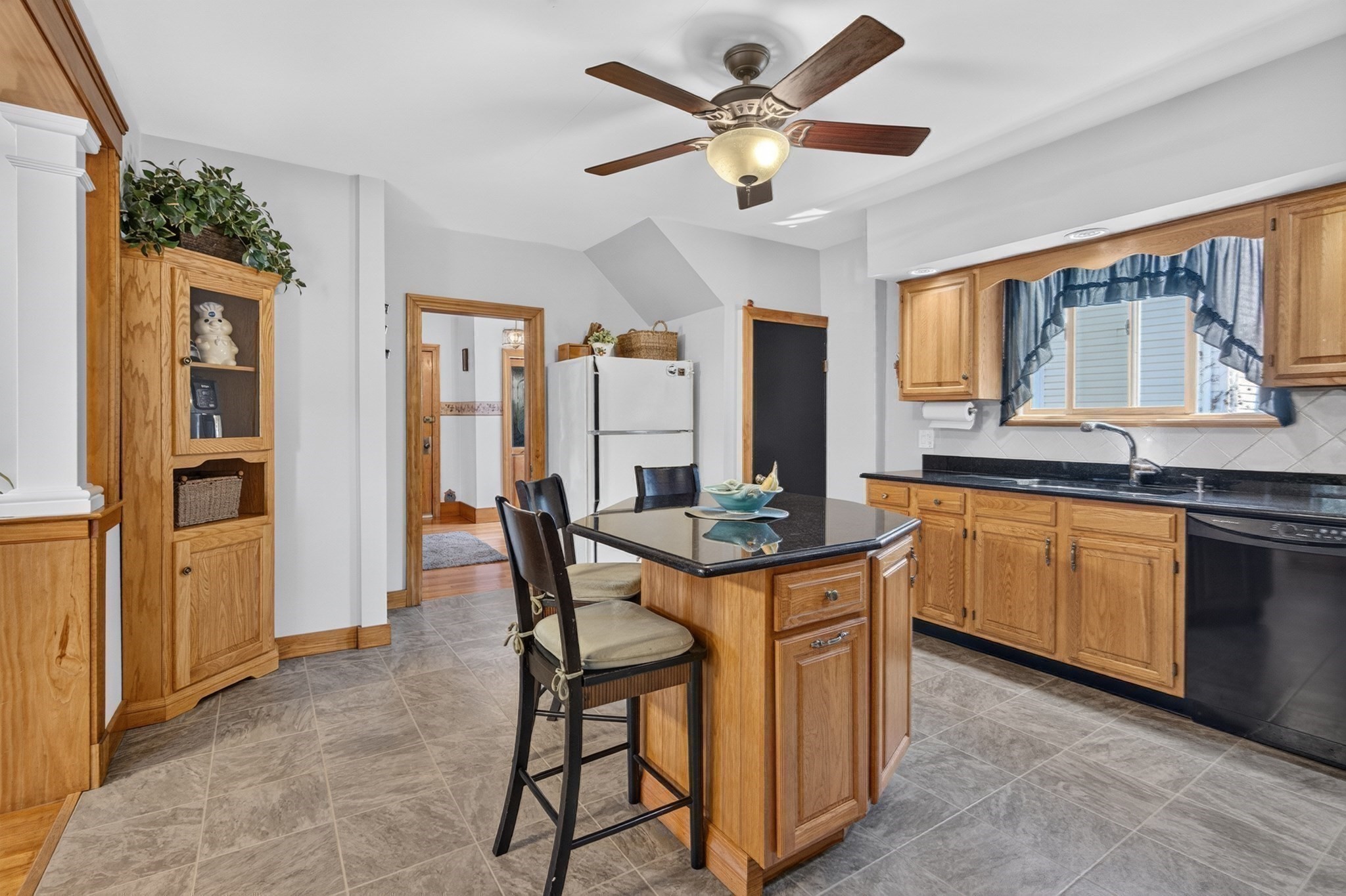 19 Wilson Road Stoneham, MA 02180 - Photo 8 of 22 Gallery Image 8