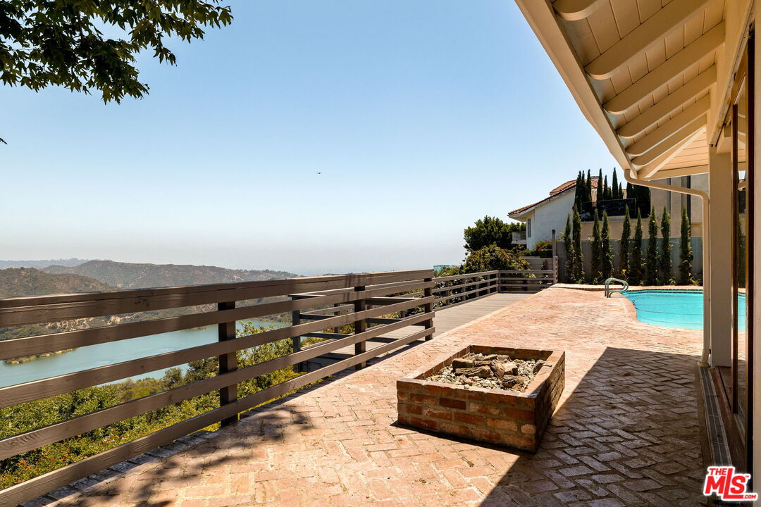 2158 Stradella Road Los Angeles, CA 90077 - Photo 23 of 28