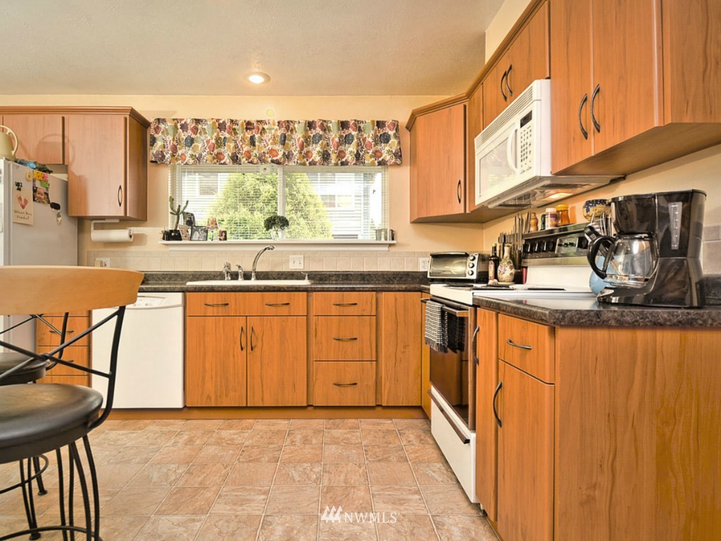 300 Caspers Street Edmonds, WA 98020 - Photo 11 of 24 Gallery Image 11