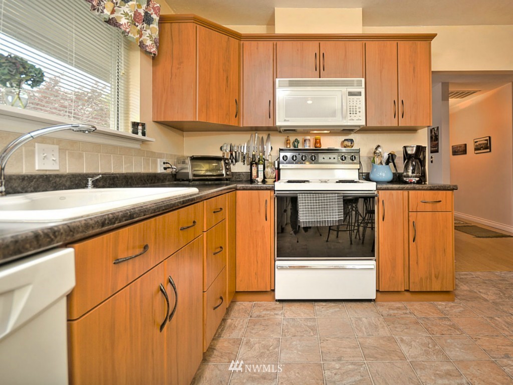 300 Caspers Street Edmonds, WA 98020 - Photo 12 of 24 Gallery Image 12