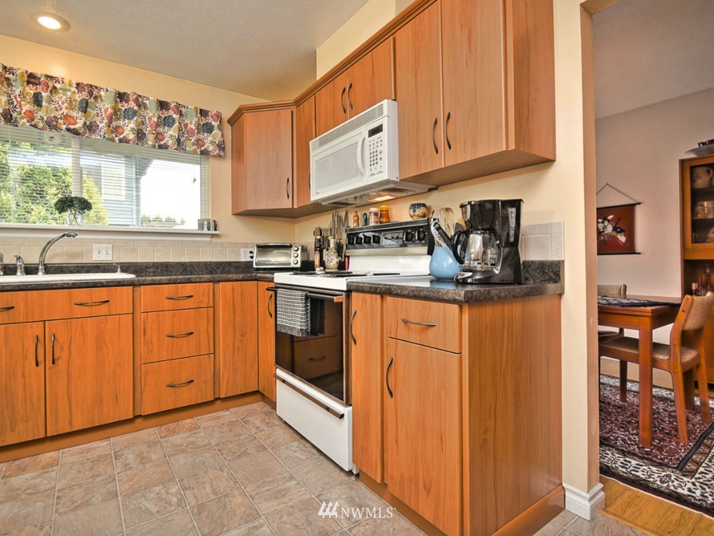 300 Caspers Street Edmonds, WA 98020 - Photo 13 of 24 Gallery Image 13