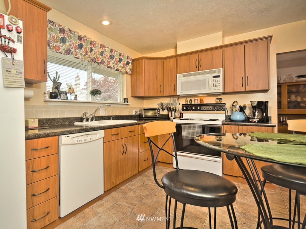 300 Caspers Street Edmonds, WA 98020 - Photo 10 of 24 Gallery Image 10