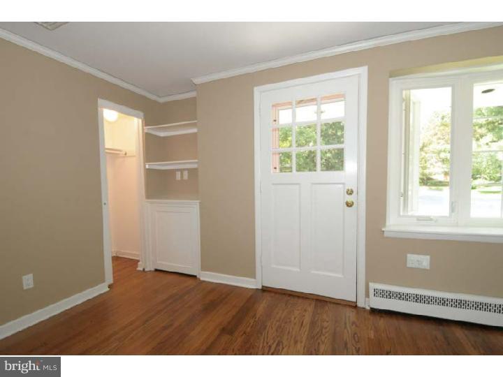 27 Braxton Road Bryn Mawr, PA 19010 - Photo 5 of 23 Living Room