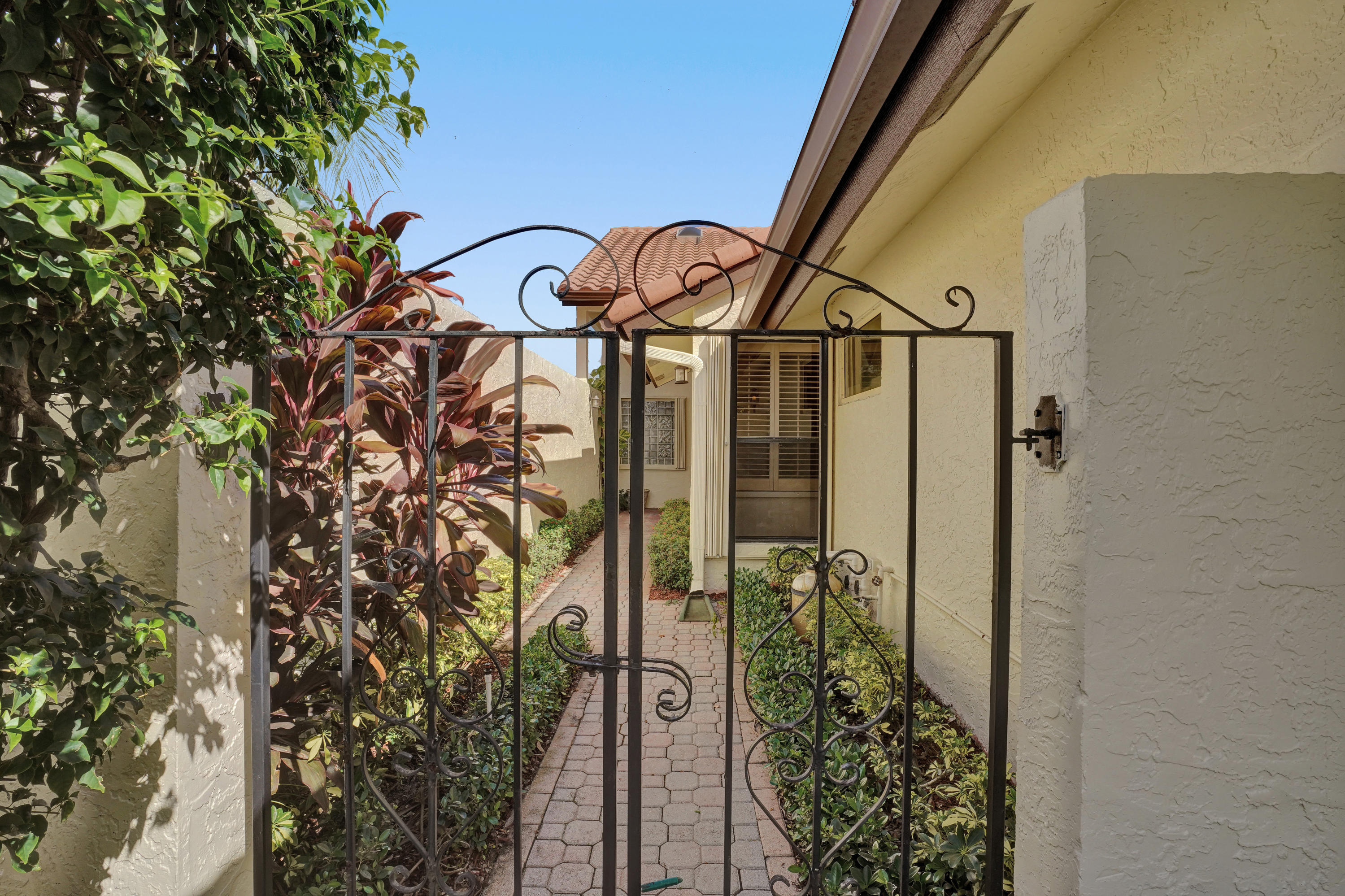22644 Esplanada Circle Boca Raton, FL 33433 - Photo 6 of 55 DSC05039
