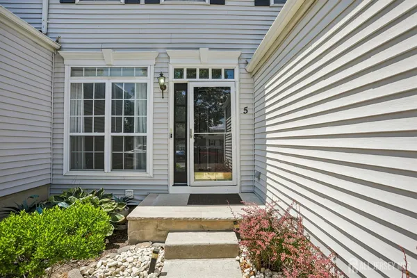 $575,000 | 5 Schlottfeld Lane, Parlin, NJ 08859