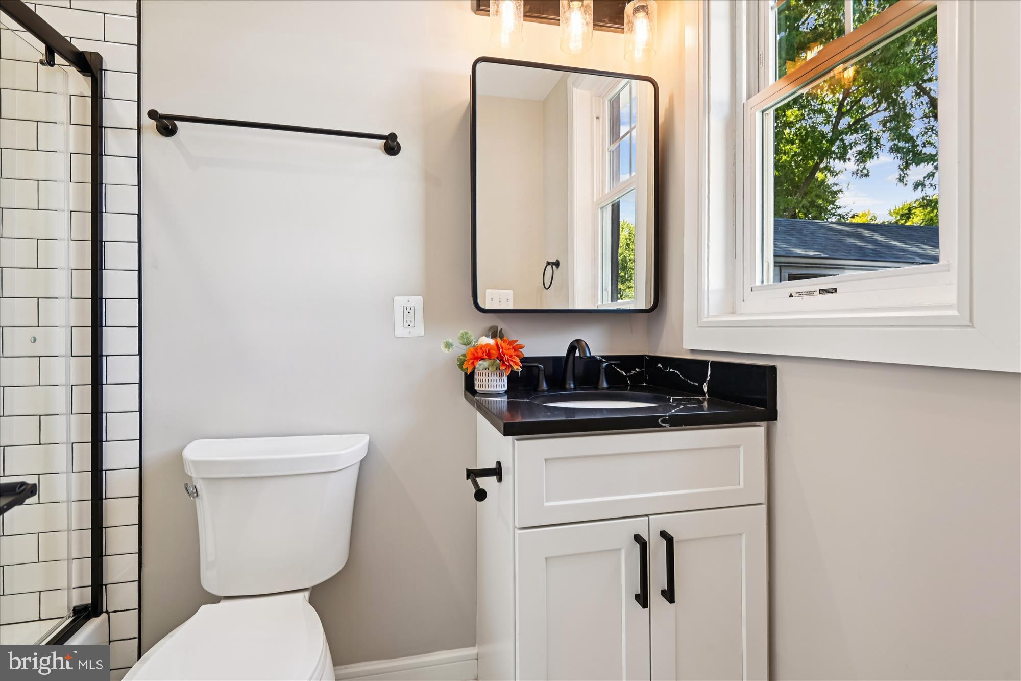 233 Farragut Road Annapolis, MD 21401 - Photo 16 of 38 2nd Bathroom.