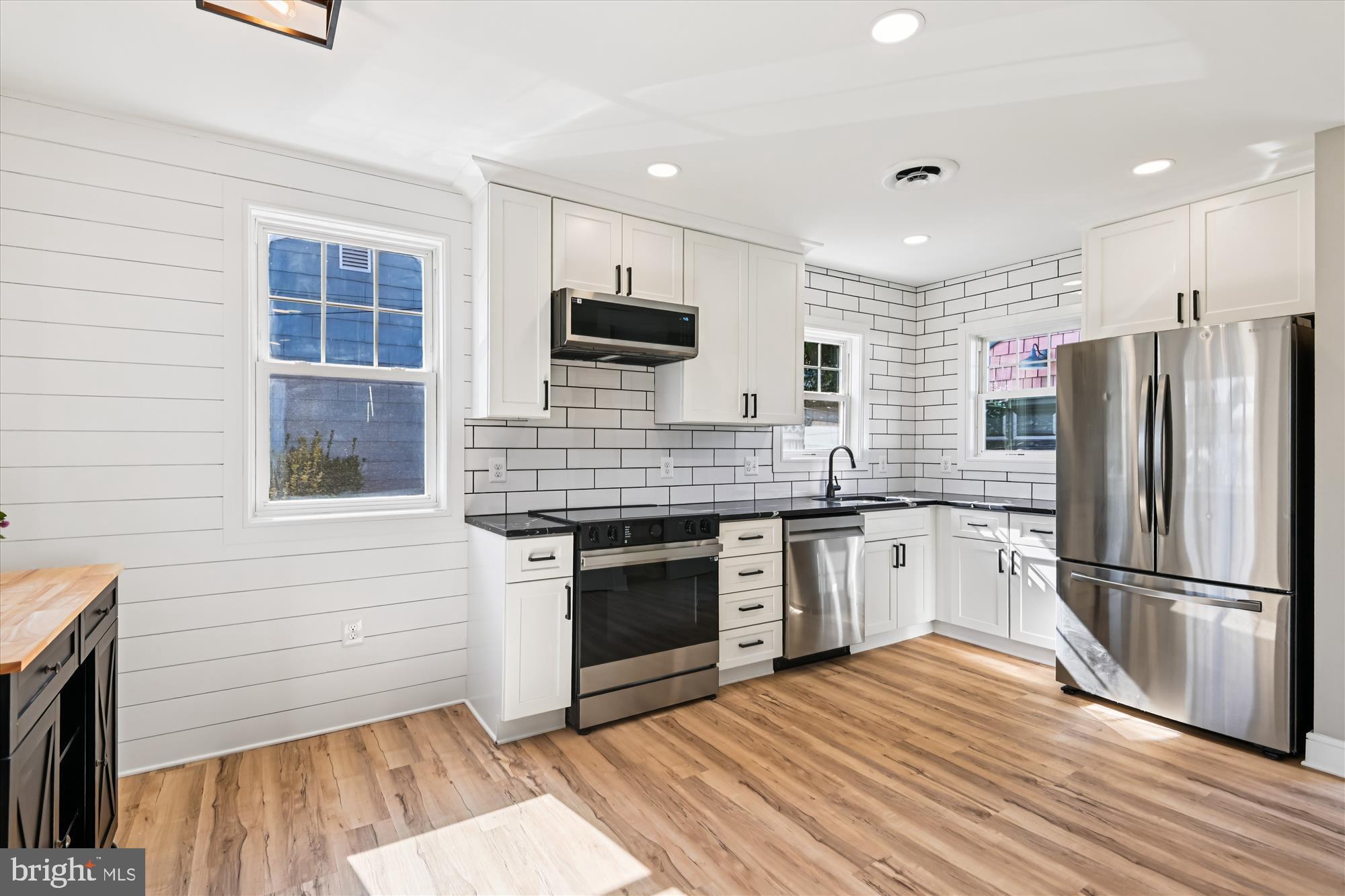 233 Farragut Road Annapolis, MD 21401 - Photo 2 of 38 Modern kitchen with sleek finishes.