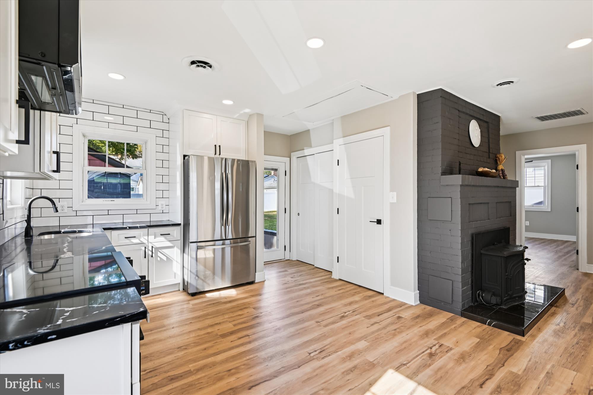 233 Farragut Road Annapolis, MD 21401 - Photo 3 of 38 Modern kitchen with sleek finishes.