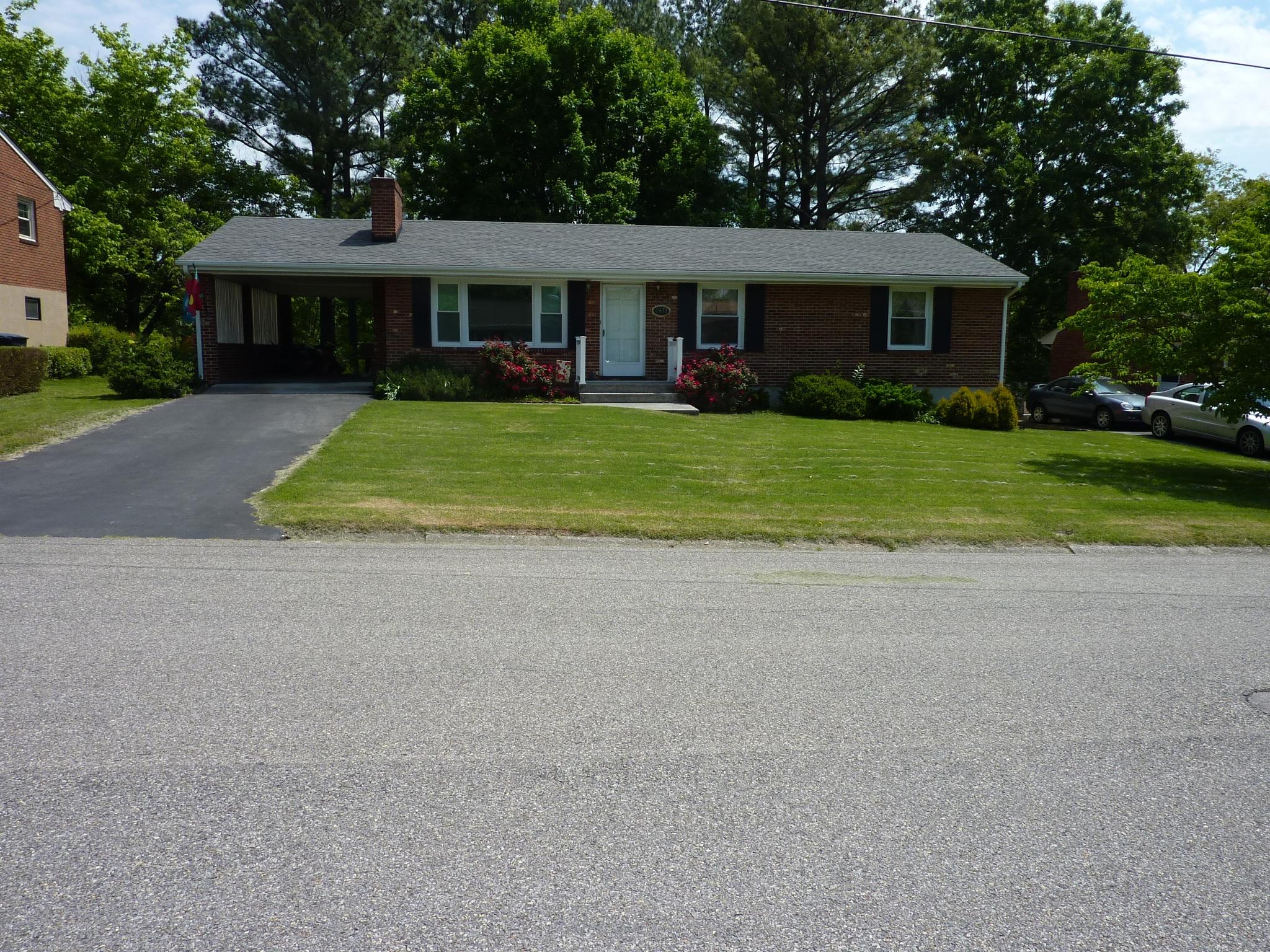 2433 Bermuda Road Northwest Roanoke, VA 24017 - Photo 3 of 15 Front View