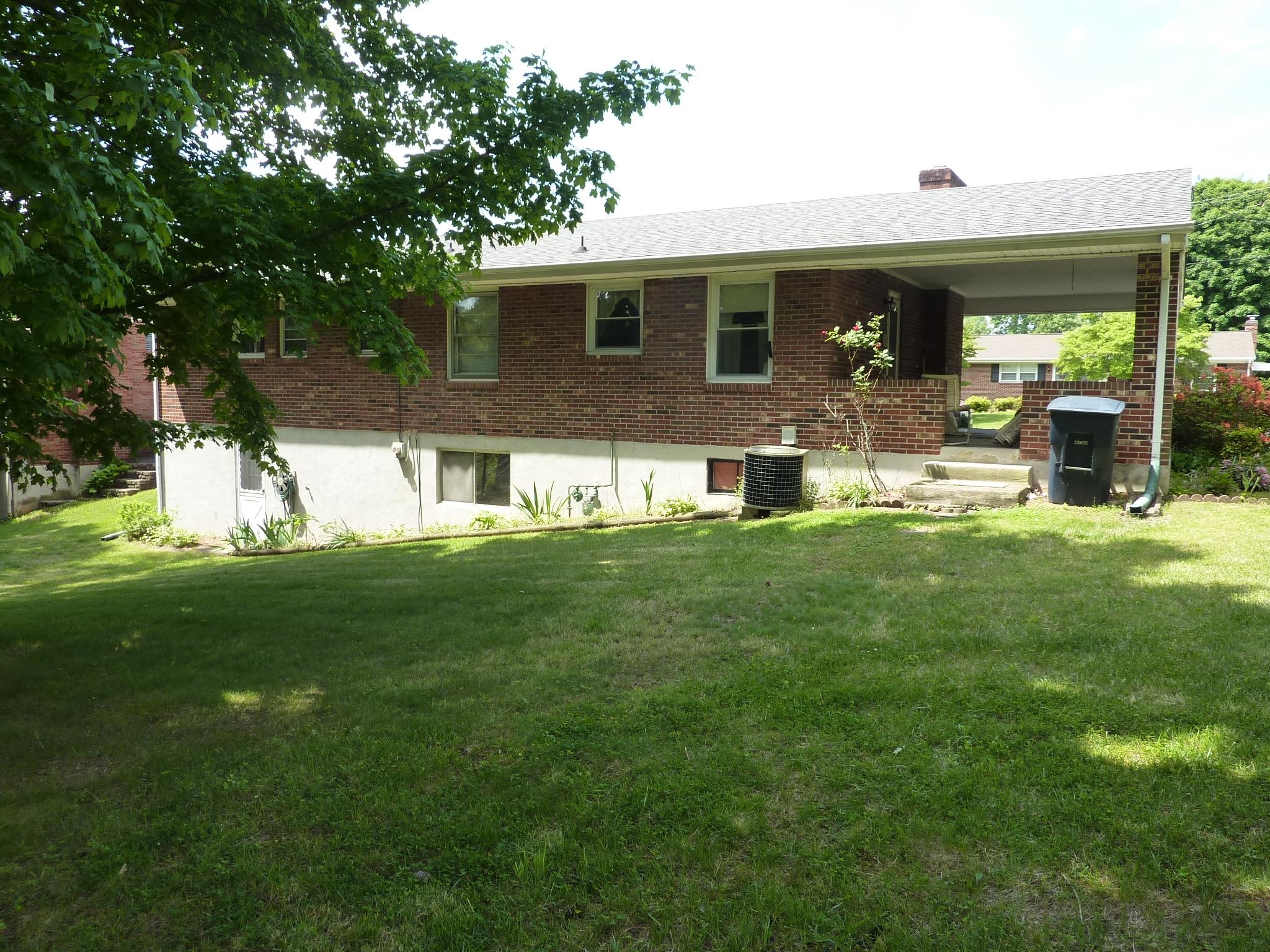 2433 Bermuda Road Northwest Roanoke, VA 24017 - Photo 5 of 15 Back View