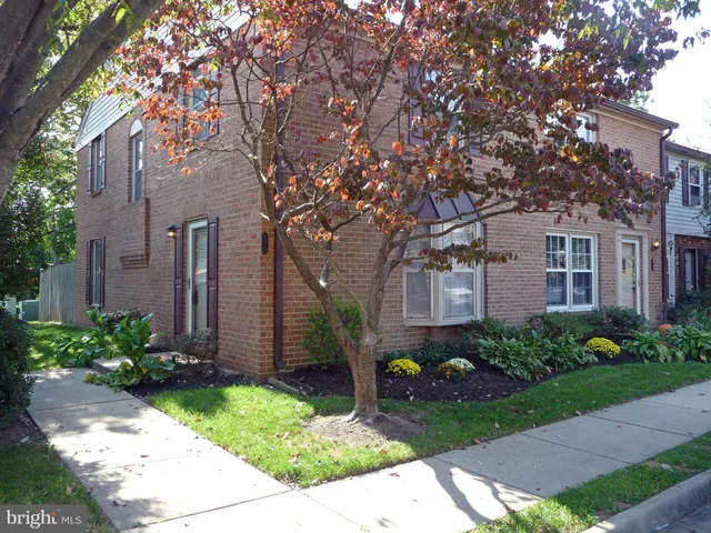 $2,600 | 6022 Independence Way, Alexandria, VA 22312