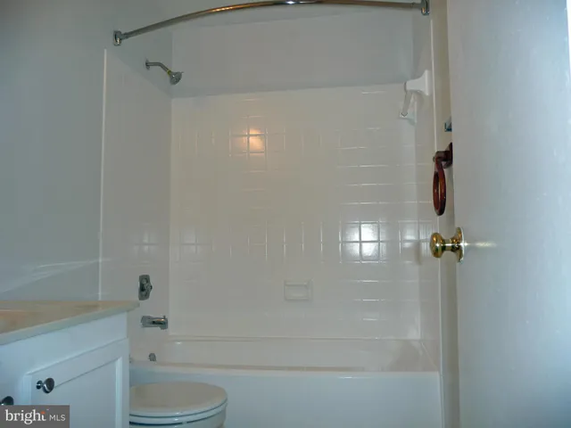 $2,600 | 6022 Independence Way, Alexandria, VA 22312