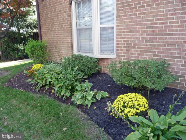 $2,600 | 6022 Independence Way, Alexandria, VA 22312