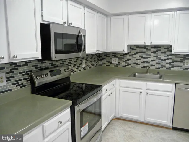 $2,600 | 6022 Independence Way, Alexandria, VA 22312