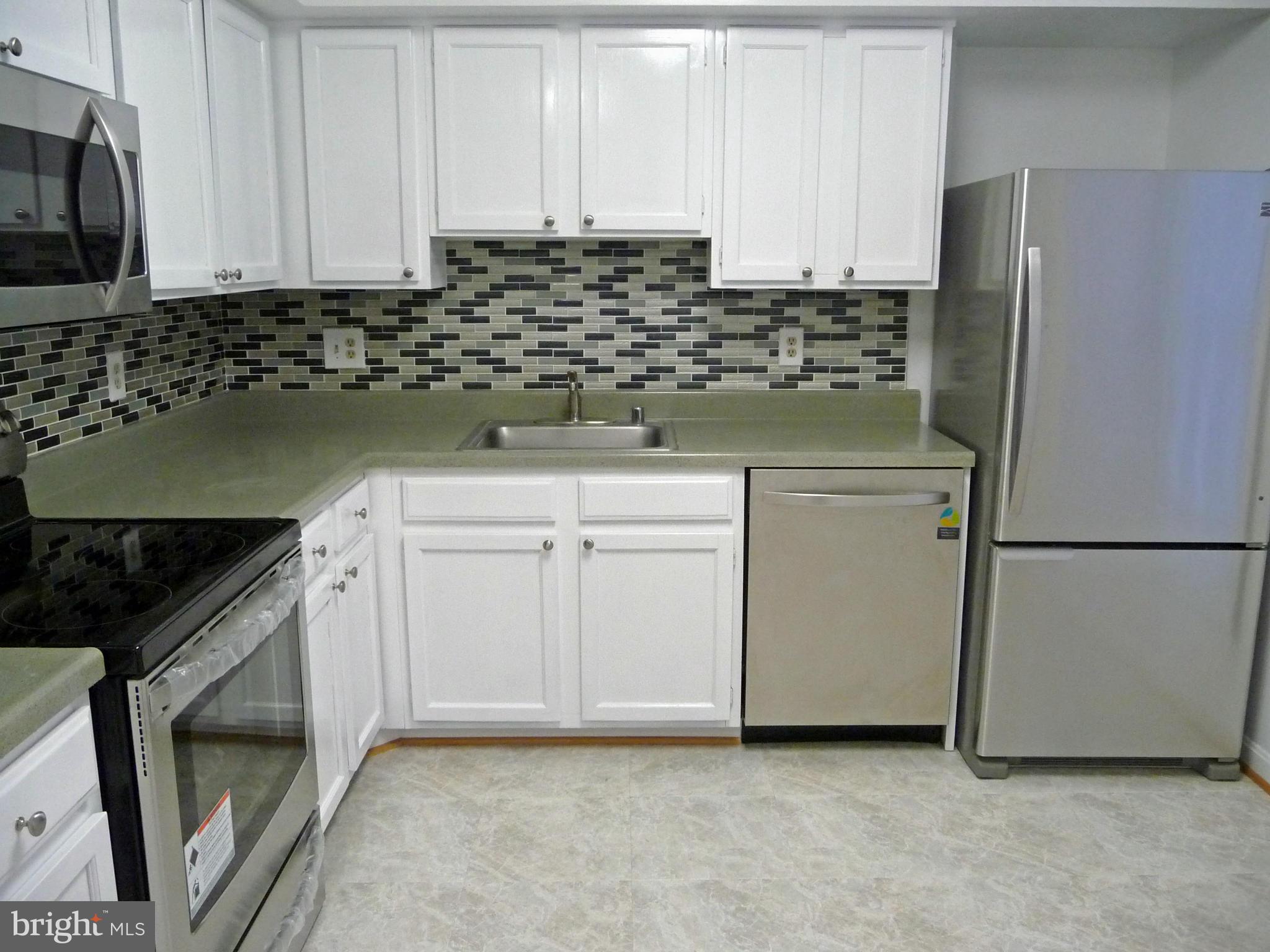 6022 Independence Way Alexandria, VA 22312 - Photo 7 of 26 Kitchen w/Stainless Appliances