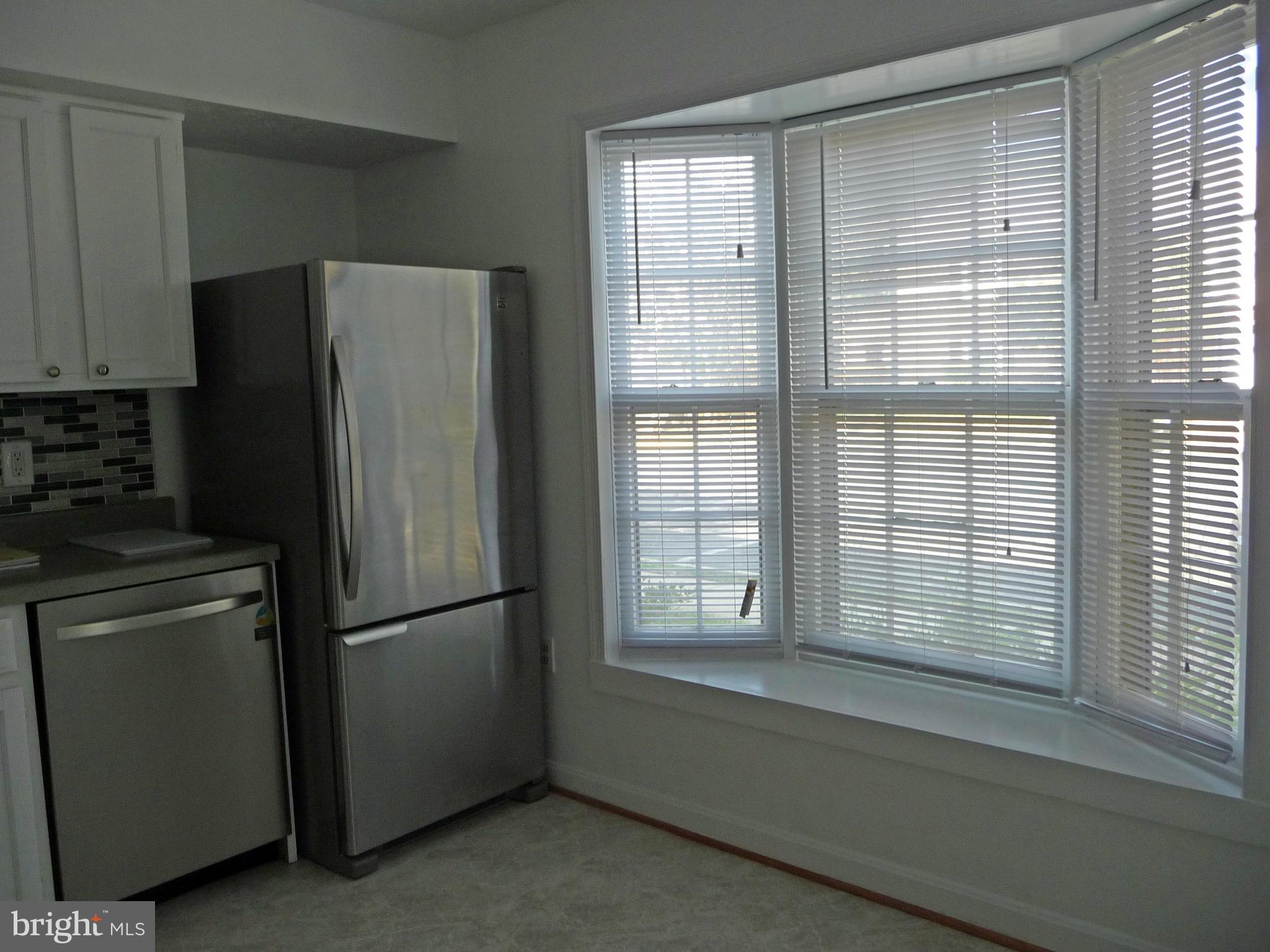 6022 Independence Way Alexandria, VA 22312 - Photo 8 of 26 Kitchen w/Bay window