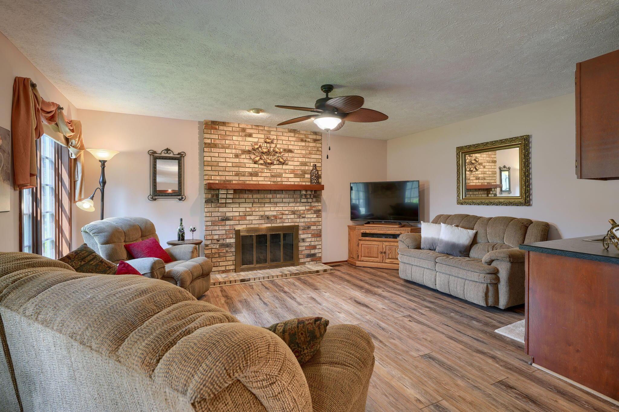 1457 Woodridge Road Marion, OH 43302 - Photo 18 of 80 Family Room Off Kitchen