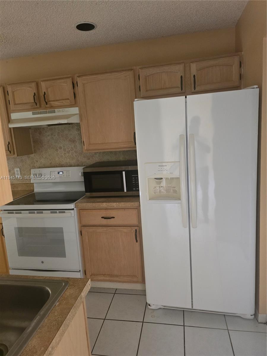 1322 Sandpiper Boulevard, Unit 1 Homestead, FL 33034 - Photo 22 of 25 a utility room with dryer and washer
