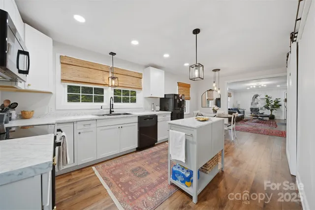 $273,700 | 524 Hibriten Drive Southeast, Lenoir, NC 28645