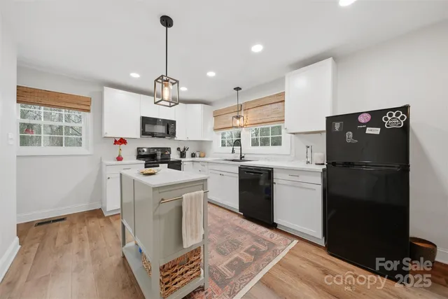 $273,700 | 524 Hibriten Drive Southeast, Lenoir, NC 28645