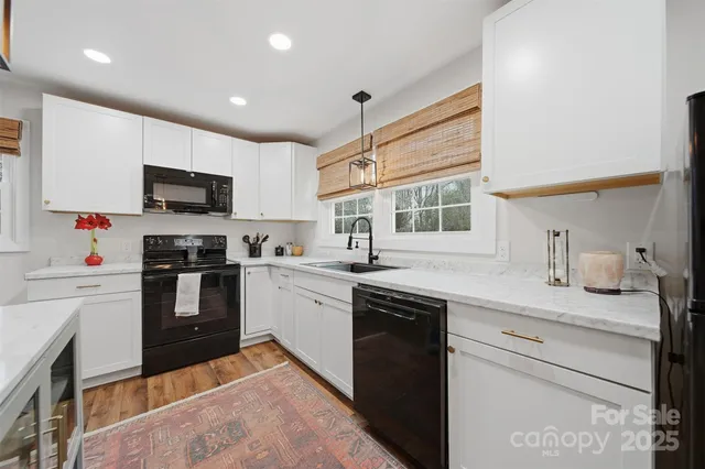 $273,700 | 524 Hibriten Drive Southeast, Lenoir, NC 28645