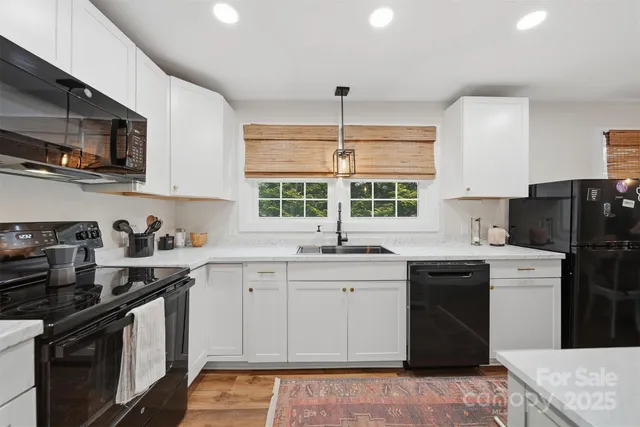 $273,700 | 524 Hibriten Drive Southeast, Lenoir, NC 28645