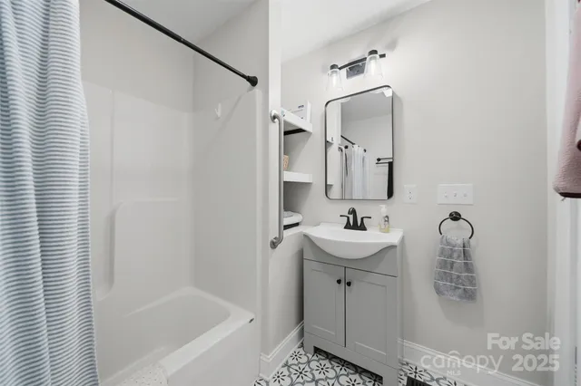 $273,700 | 524 Hibriten Drive Southeast, Lenoir, NC 28645