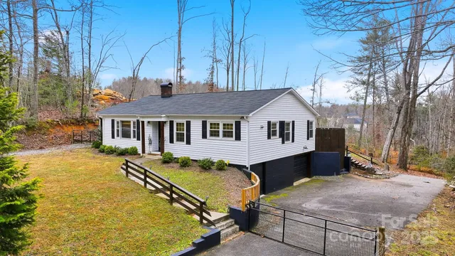 $273,700 | 524 Hibriten Drive Southeast, Lenoir, NC 28645