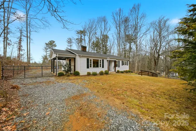 $273,700 | 524 Hibriten Drive Southeast, Lenoir, NC 28645