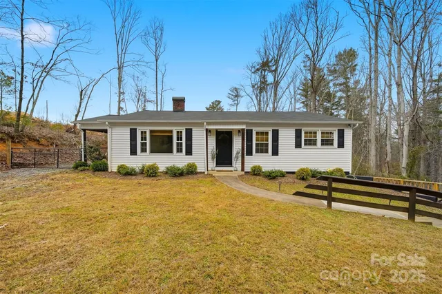 $273,700 | 524 Hibriten Drive Southeast, Lenoir, NC 28645