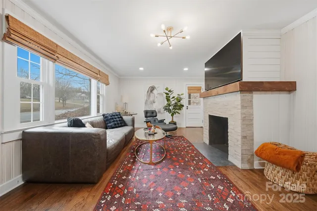 $273,700 | 524 Hibriten Drive Southeast, Lenoir, NC 28645